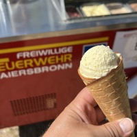 Mit ein Highlight: Eis aus unserem Eiswagen